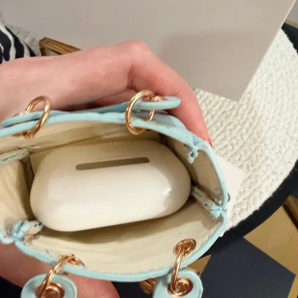 Dior Beauty Crossbody, Novelty CD Strap, Mini Lady Dior Bag Charm - NIB/Gift Bag - Picture 13 of 16